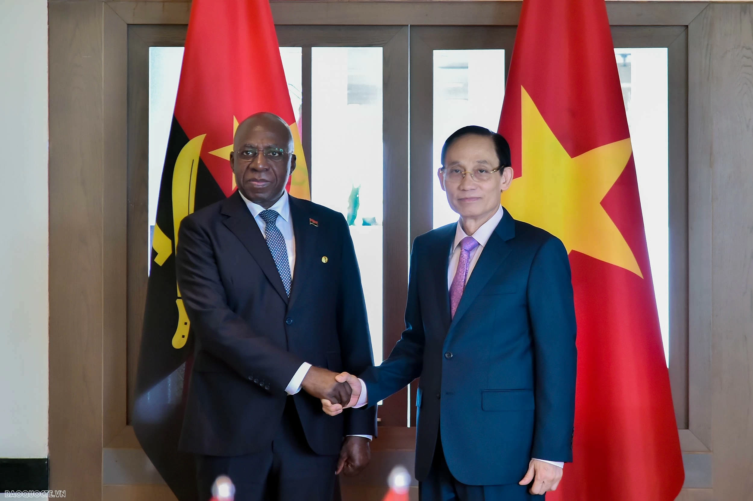 Foreign Minister Le Hoai Trung holds talks with Angolan counterpart Téte António in Hanoi
