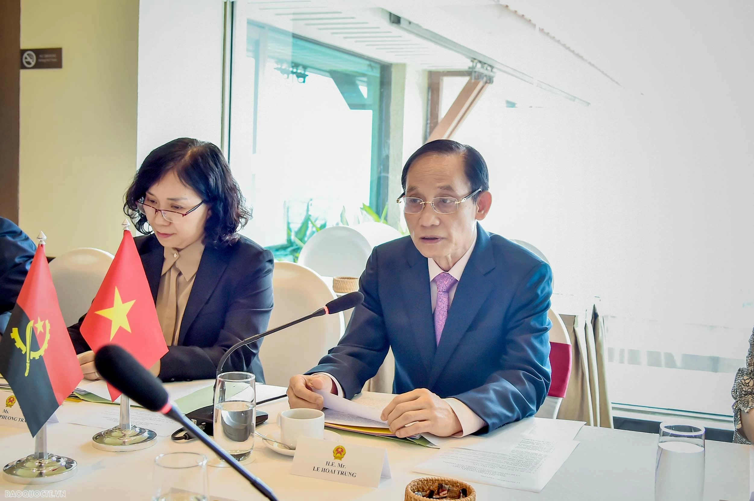 Foreign Minister Le Hoai Trung holds talks with Angolan counterpart Téte António in Hanoi