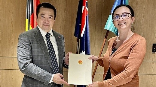 Consul General Pham Hai Anh meets with Director of Western Australian State Office Pamela Currie