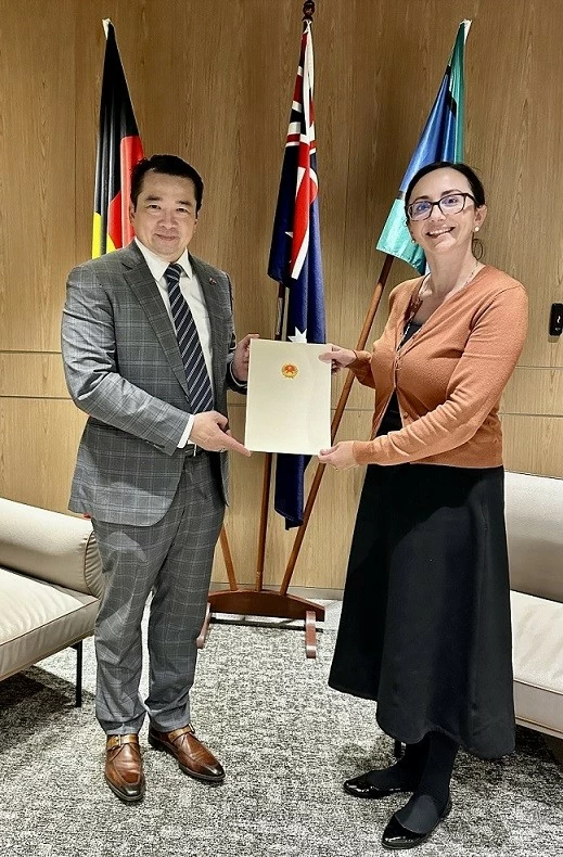 Consul General Pham Hai Anh meets with Director of Western Australian State Office Pamela Currie