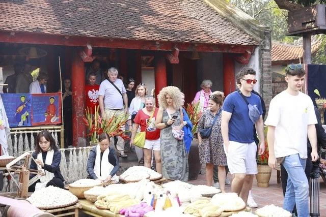 Connecting ASEAN cities through culture, heritage and people Connecting ASEAN cities through culture, heritage and people