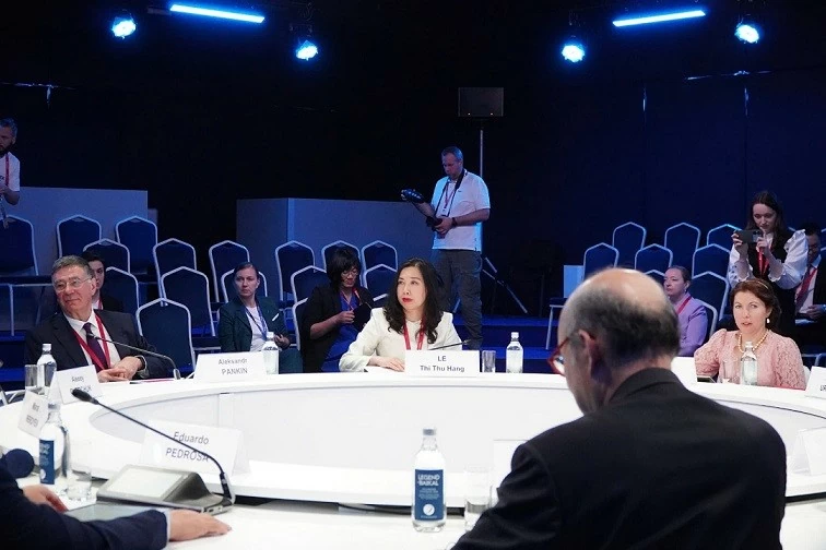 Deputy Foreign Minister Le Thi Thu Hang attends APEC discussion at 29th St. Petersburg International Economic Forum