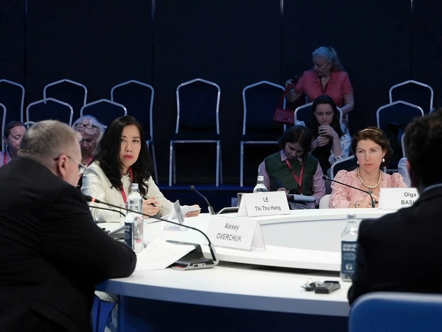 Deputy Foreign Minister Le Thi Thu Hang attends APEC discussion at 29th St. Petersburg International Economic Forum