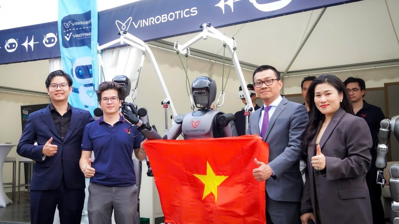 Vietnam shows off homegrown humanoid robots in Austria