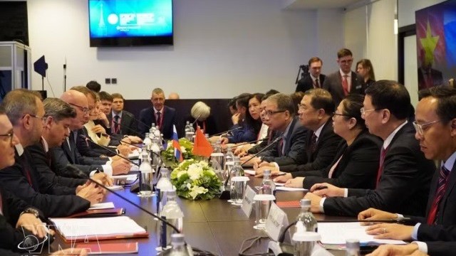 Vietnam, Russia Deputy Prime Ministers hold talks, prepare for key intergovernmental meeting