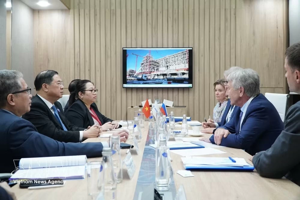 Vietnam, Russia Deputy Prime Ministers hold talks, prepare for key intergovernmental meeting