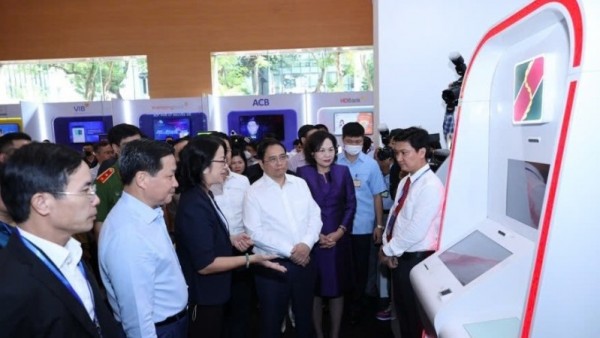 Agribank chuyển đổi số gắn với ESG: Từ các Kiosk thông minh đến khát vọng 'số hóa' vùng biên
