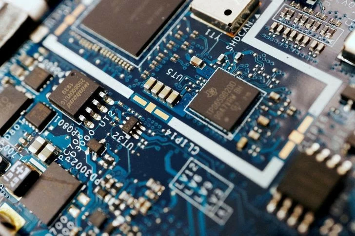 Semiconductor chips on a circuit board of a computer / Reuters-Yonhap