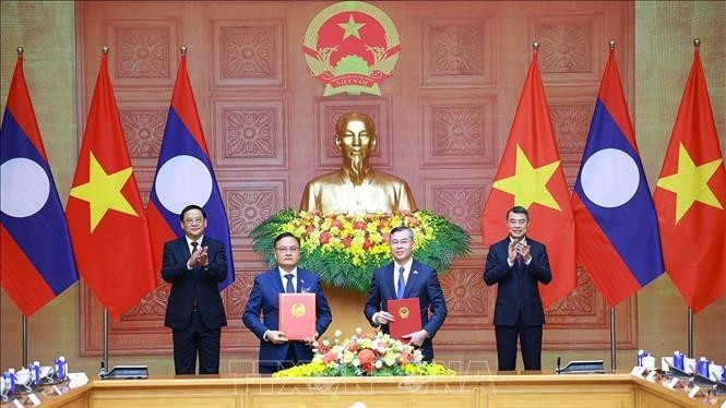 Vietnam, Laos Prime Ministers witness signing cooperation documents to strengthen financial management capacity for 2026–2030