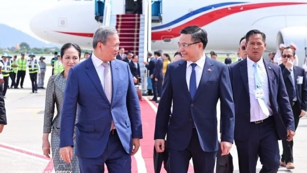 Cambodian Prime Minister Hun Manet arrives in Hanoi for official visit, ASEAN Future Forum 2026