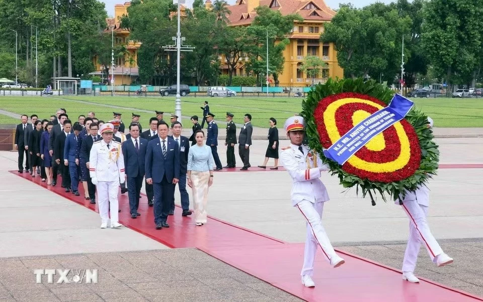 Thai Prime Minister lays wreath in tribute to President Ho Chi Minh Thai Prime Minister lays wreath in tribute to President Ho Chi Minh
