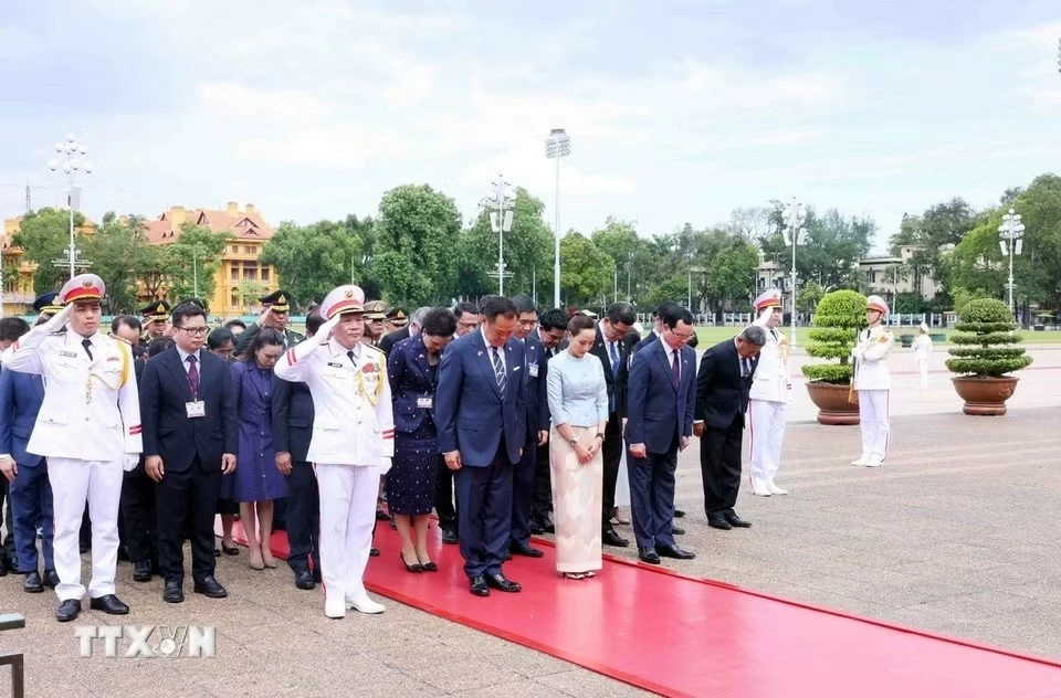 Thai Prime Minister lays wreath in tribute to President Ho Chi Minh Thai Prime Minister lays wreath in tribute to President Ho Chi Minh