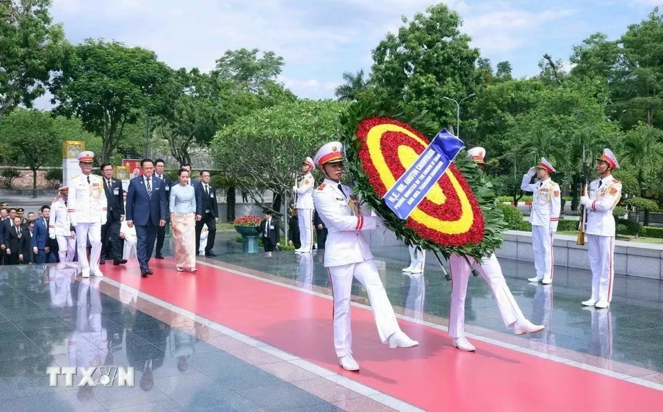 Thai Prime Minister lays wreath in tribute to President Ho Chi Minh Thai Prime Minister lays wreath in tribute to President Ho Chi Minh