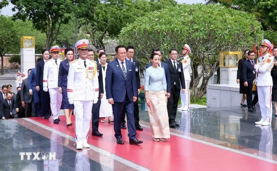 Thai Prime Minister lays wreath in tribute to President Ho Chi Minh Thai Prime Minister lays wreath in tribute to President Ho Chi Minh