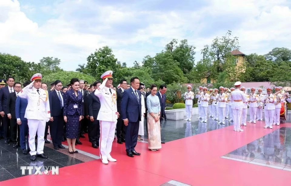 Thai Prime Minister lays wreath in tribute to President Ho Chi Minh Thai Prime Minister lays wreath in tribute to President Ho Chi Minh