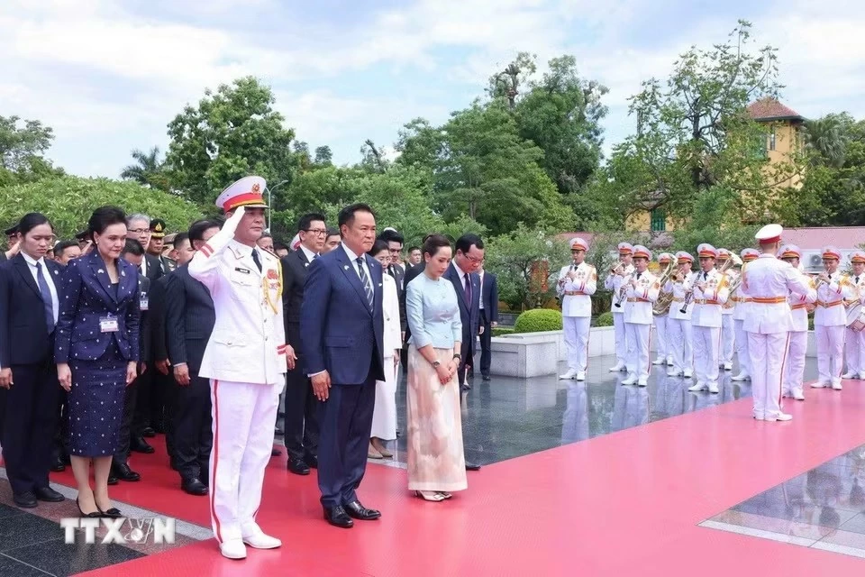Thai Prime Minister lays wreath in tribute to President Ho Chi Minh Thai Prime Minister lays wreath in tribute to President Ho Chi Minh