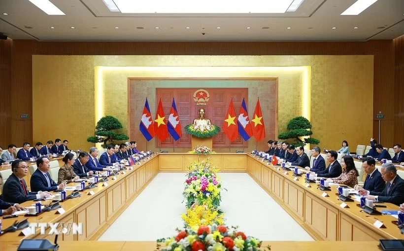 Vietnamese, Cambodian Prime Ministers hold talks, advance substantive and effective bilateral relations Vietnamese, Cambodian Prime Ministers hold talks, advance substantive and effective bilateral relations
