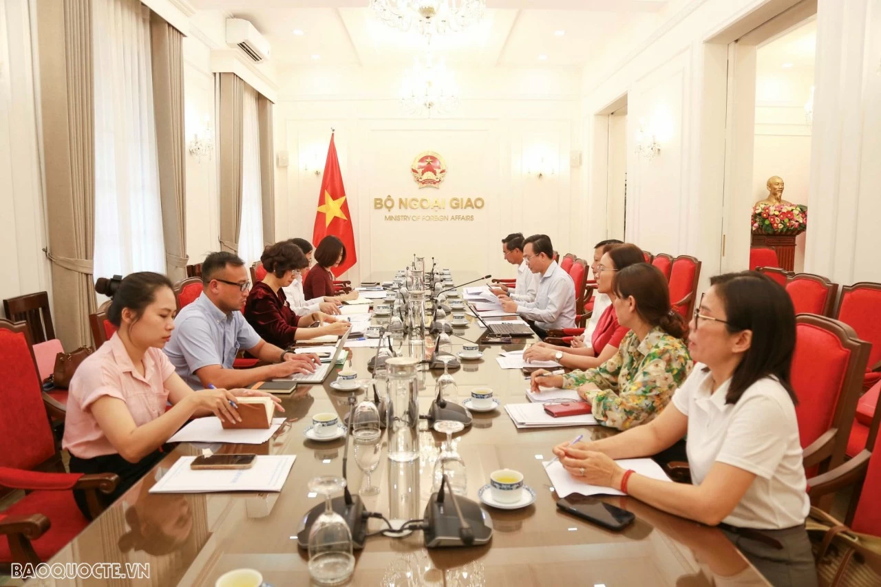 Deputy FM Ngo Le Van receives delegation from Quang Tri Provincial People's Committee
