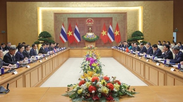 Prime Minister Le Minh Hung holds talks with Thai Prime Minister Anutin Charnvirakul