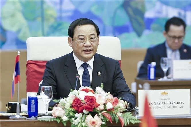 NA Chairman Tran Thanh Man met with Lao Prime Minister Sonexay Siphandone
