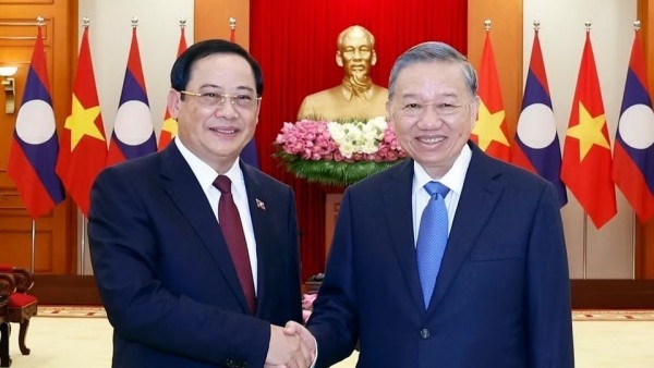 General Secretary, President To Lam welcomes Lao Prime Minister Sonexay Siphandone