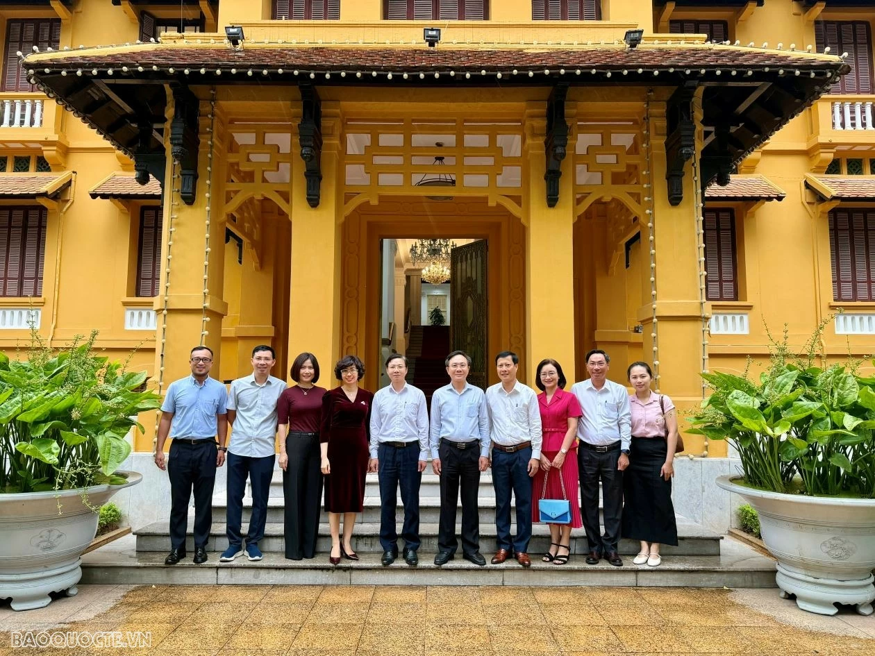 Deputy FM Ngo Le Van receives delegation from Quang Tri Provincial People's Committee
