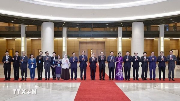 National Assembly Chairman Tran Thanh Man receives ASEAN City Leaders