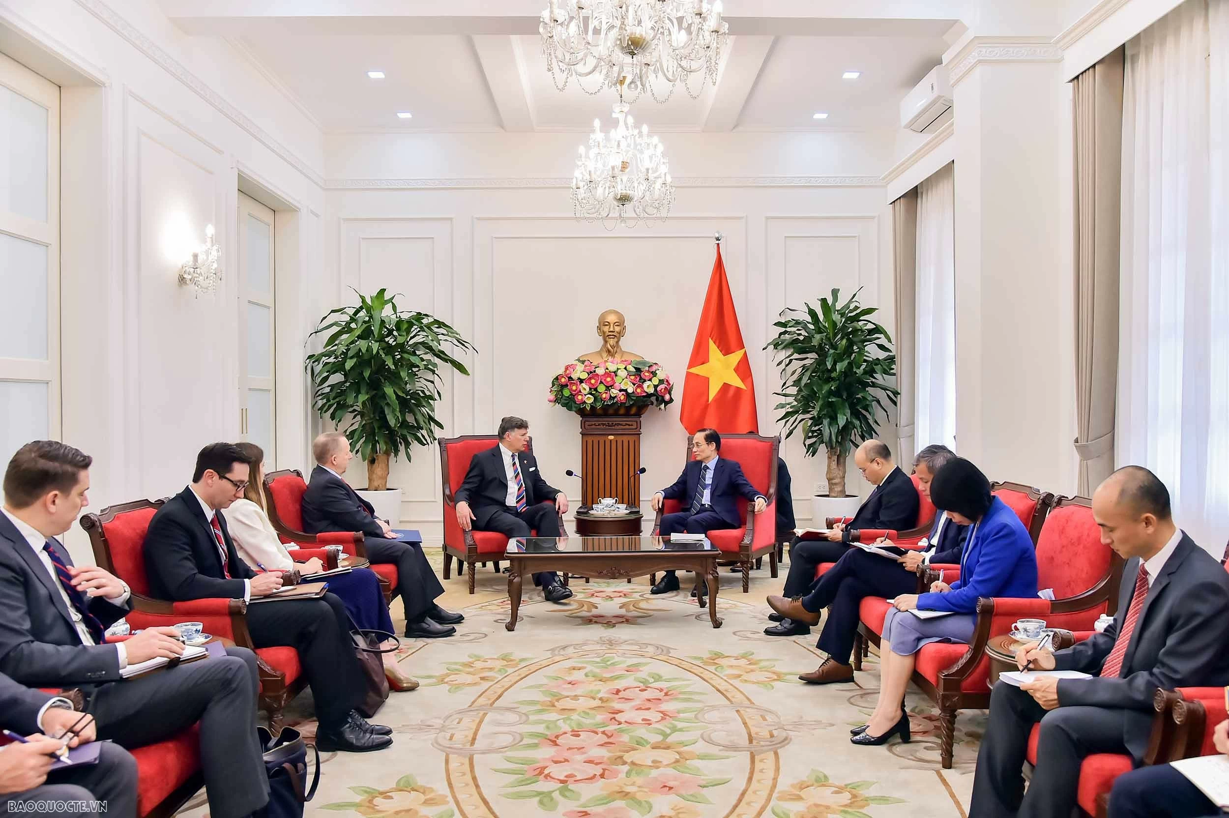Foreign Minister Le Hoai Trung receives U.S. Deputy Secretary of State Christopher Landau Foreign Minister Le Hoai Trung receives U.S. Deputy Secretary of State Christopher Landau