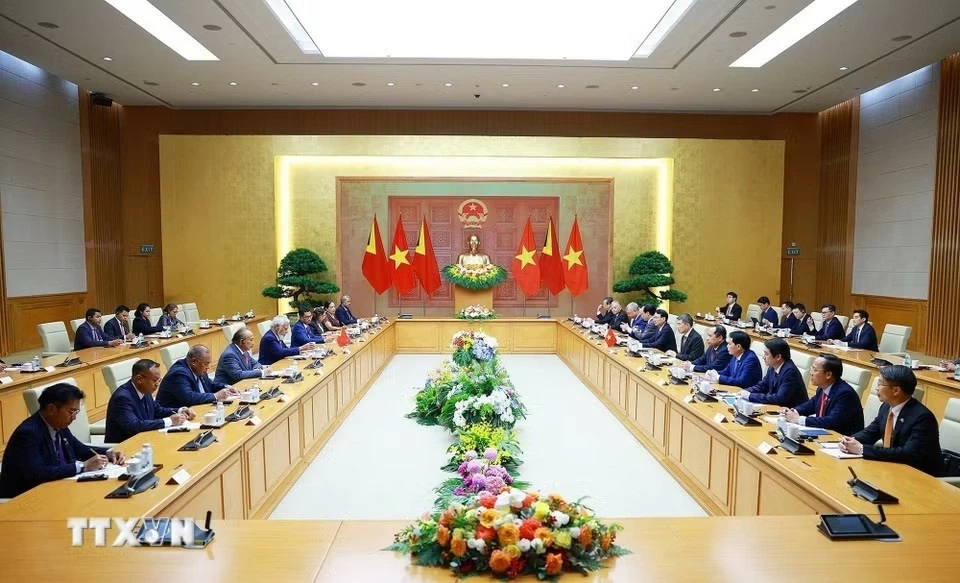 Prime Minister Le Minh Hung holds talks with Timor-Leste Prime Minister Kay Rala Xanana Gusmao