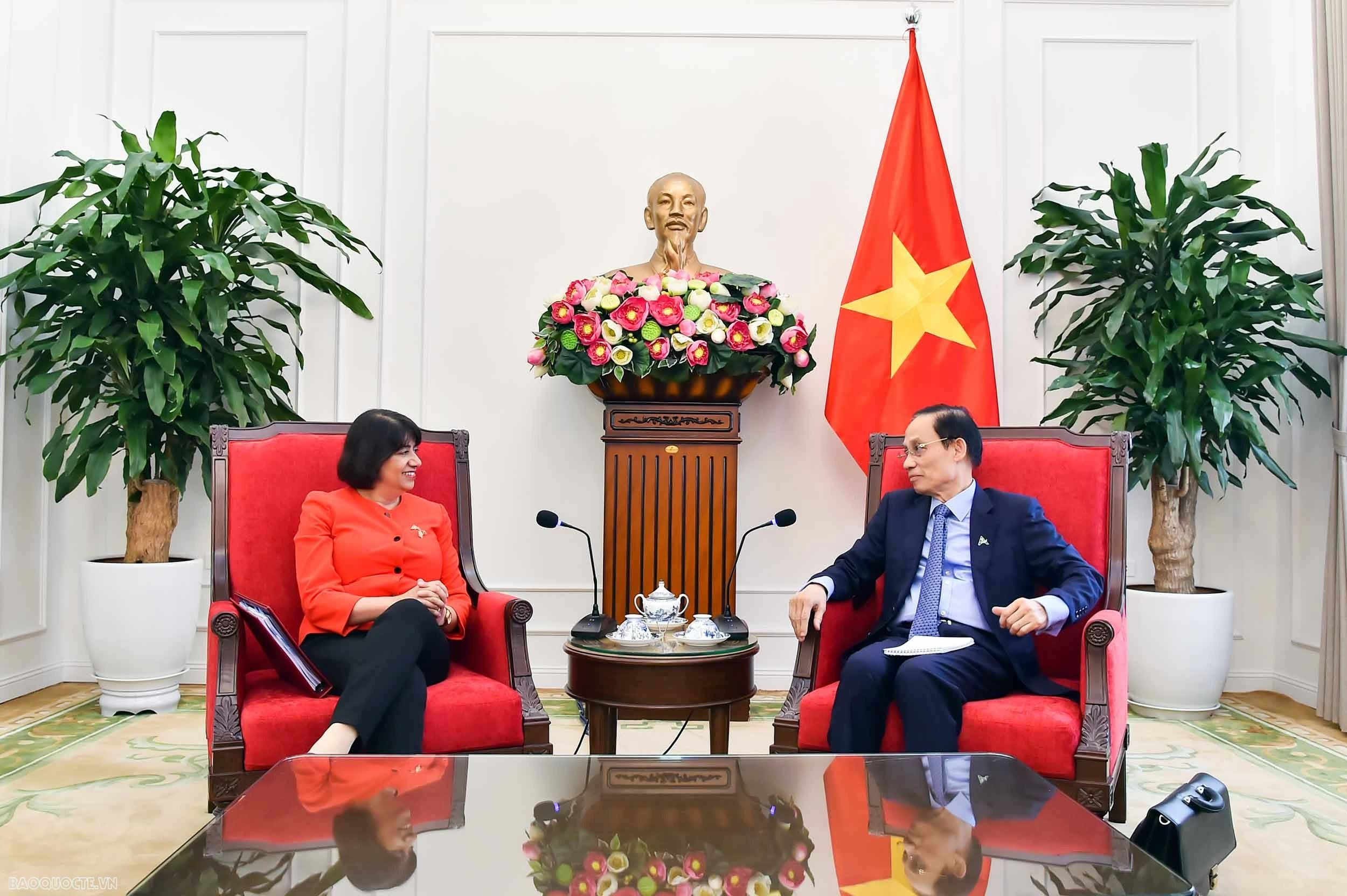 Foreign Minister Le Hoai Trung receives UK Parliamentary Under-Secretary of State Seema Malhotra Foreign Minister Le Hoai Trung receives UK Parliamentary Under-Secretary of State Seema Malhotra