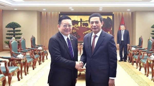 Deputy PM Phan Van Giang receives ASEAN Secretary-General Kao Kim Hourn