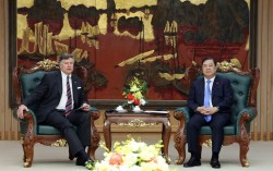 Permanent Deputy Prime Minister Pham Gia Tuc received U.S. Deputy Secretary of State Christopher Landau