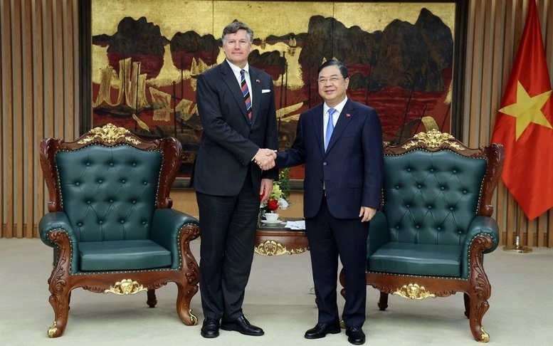 Permanent Deputy Prime Minister Pham Gia Tuc received U.S. Deputy Secretary of State Christopher Landau