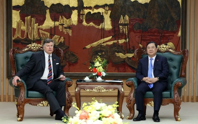 Permanent Deputy Prime Minister Pham Gia Tuc received U.S. Deputy Secretary of State Christopher Landau