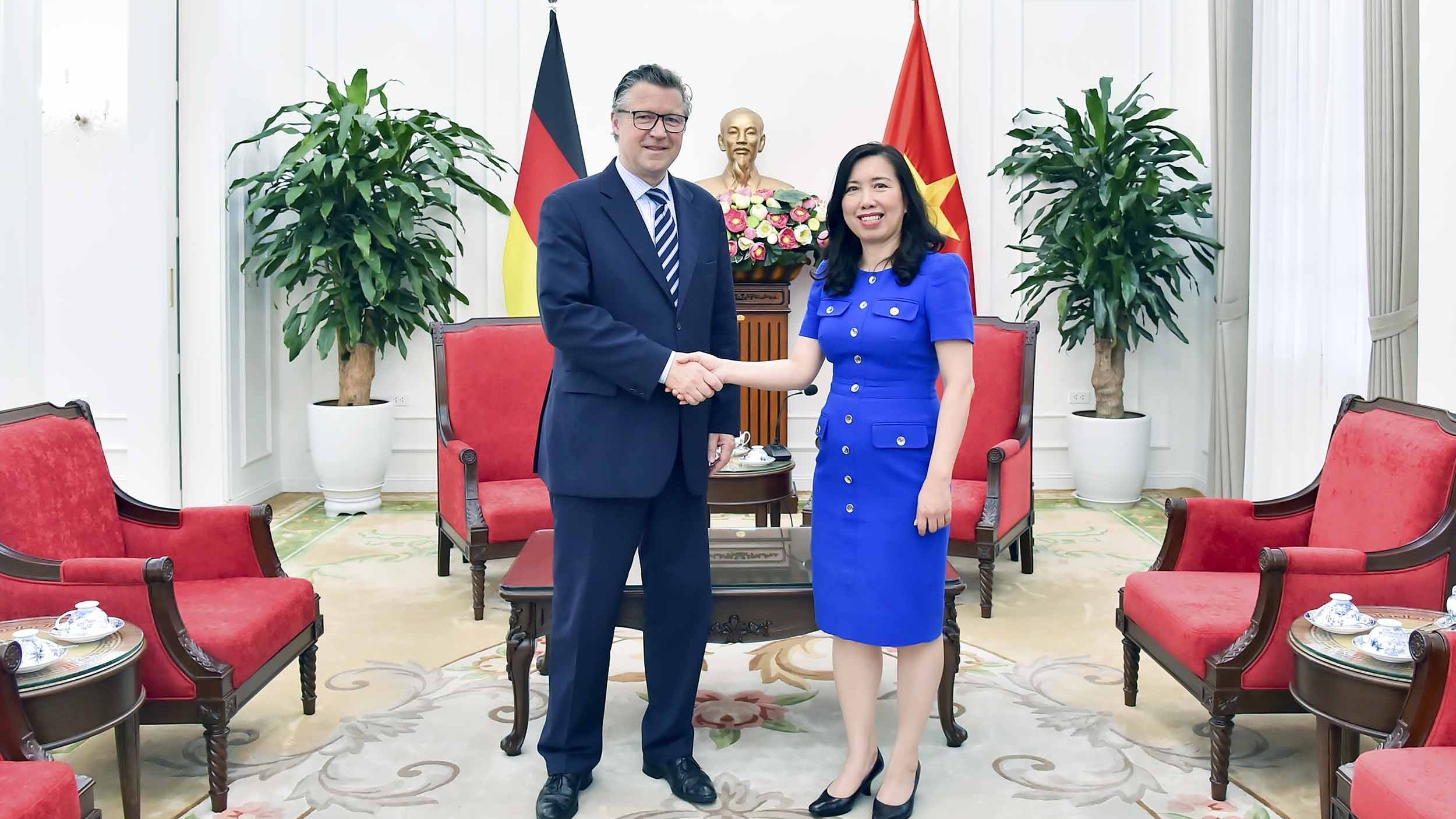 Deputy FM Le Thi Thu Hang, State Secretary Dr. Geza Andreas von Geyr co-chaired 8th Vietnam - Germany Strategic Dialogue in Hanoi
