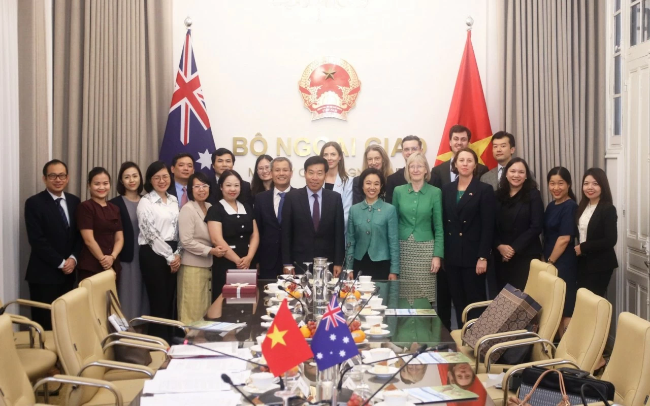 Second Vietnam–Australia Senior Officials' Dialogue: Strengthening trust, expanding strategic cooperation Second Vietnam–Australia Senior Officials' Dialogue: Strengthening trust, expanding strategic cooperation