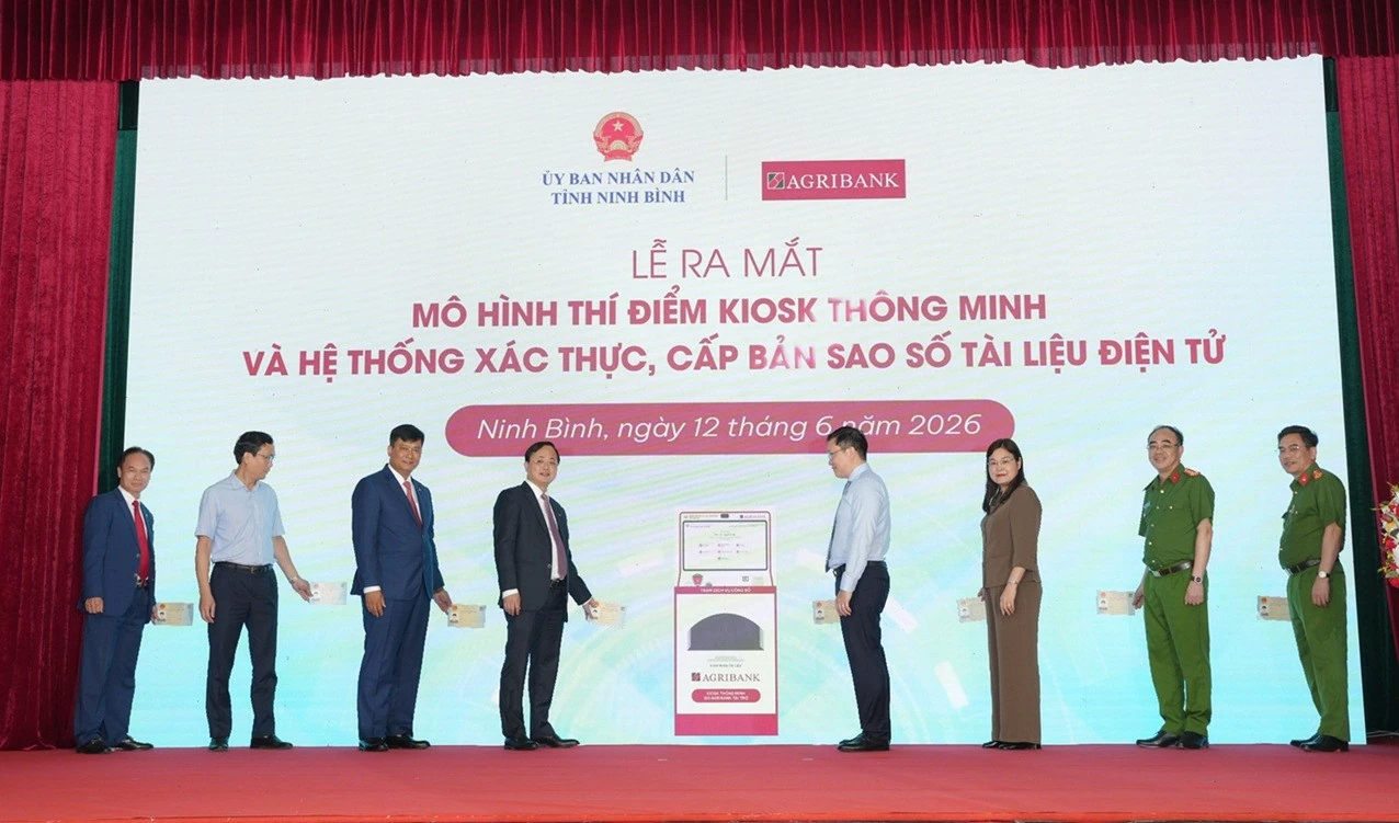 Agribank accompanies Ninh Binh in implementing Smart Kiosk Model: A 'Boost' for digital transformation in public administration Agribank accompanies Ninh Binh in implementing Smart Kiosk Model: A 'Boost' for digital transformation in public administration
