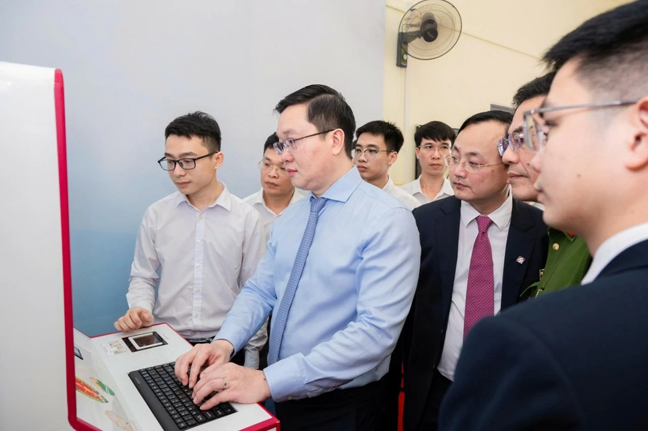 Agribank accompanies Ninh Binh in implementing Smart Kiosk Model: A 'Boost' for digital transformation in public administration Agribank accompanies Ninh Binh in implementing Smart Kiosk Model: A 'Boost' for digital transformation in public administration