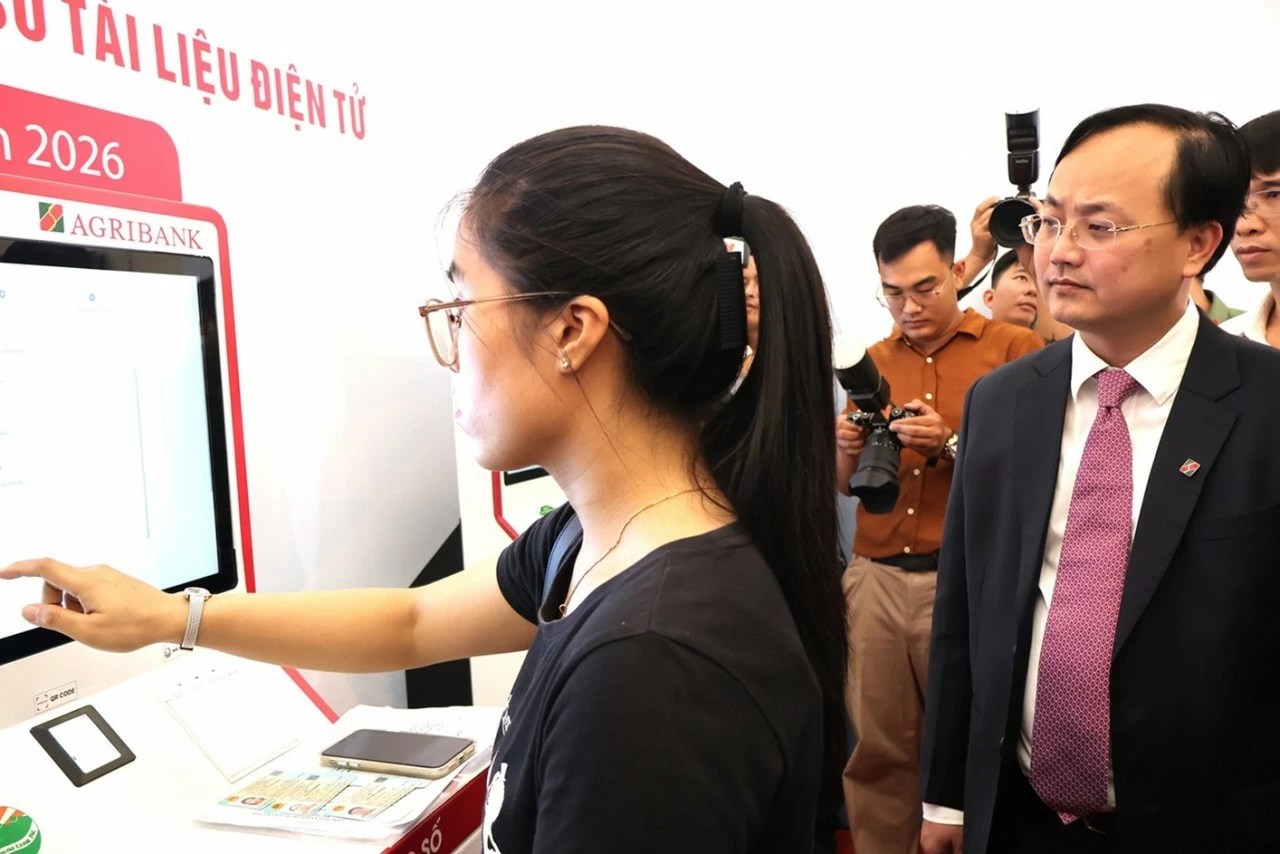Agribank accompanies Ninh Binh in implementing Smart Kiosk Model: A 'Boost' for digital transformation in public administration Agribank accompanies Ninh Binh in implementing Smart Kiosk Model: A 'Boost' for digital transformation in public administration