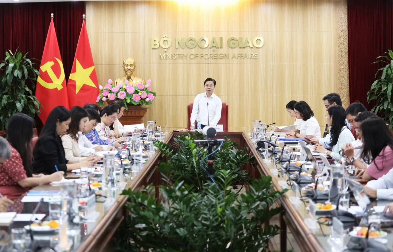 Enhancing coordination and effectiveness of people-to-people diplomacy Enhancing coordination and effectiveness of people-to-people diplomacy