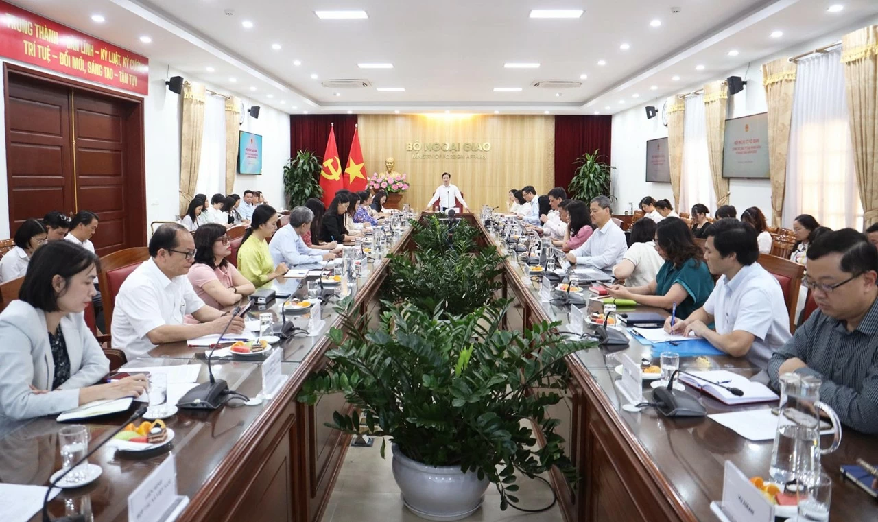Enhancing coordination and effectiveness of people-to-people diplomacy Enhancing coordination and effectiveness of people-to-people diplomacy