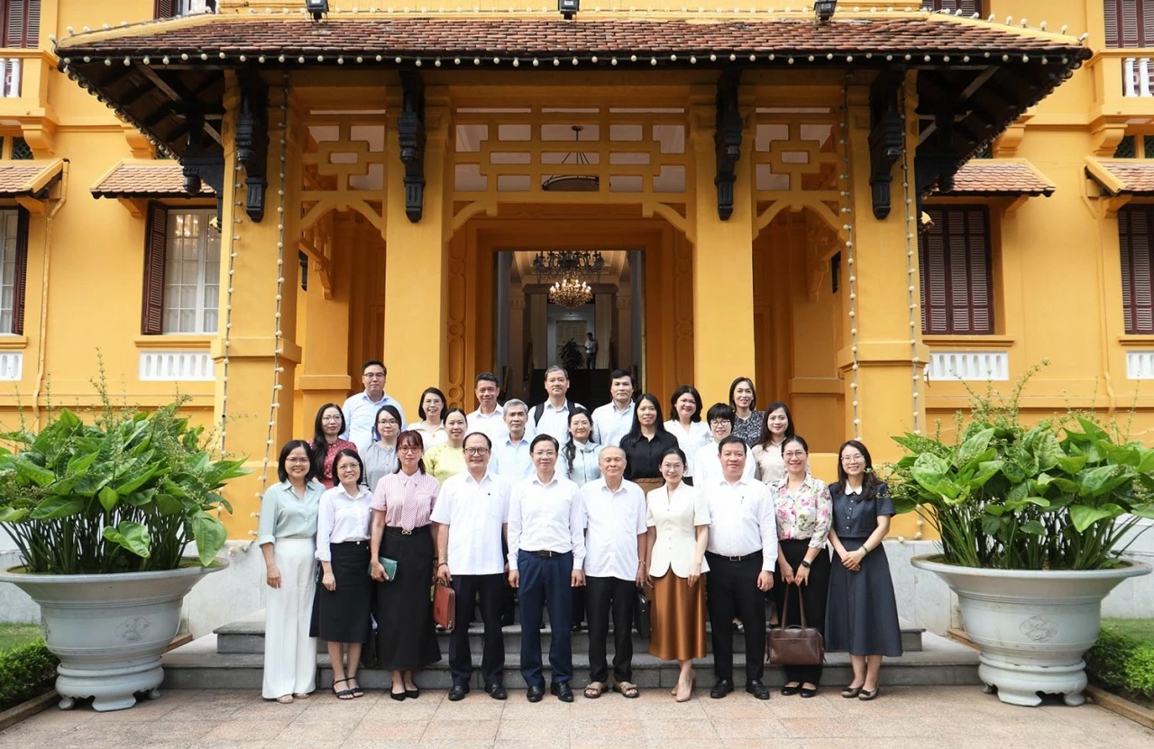 Enhancing coordination and effectiveness of people-to-people diplomacy Enhancing coordination and effectiveness of people-to-people diplomacy