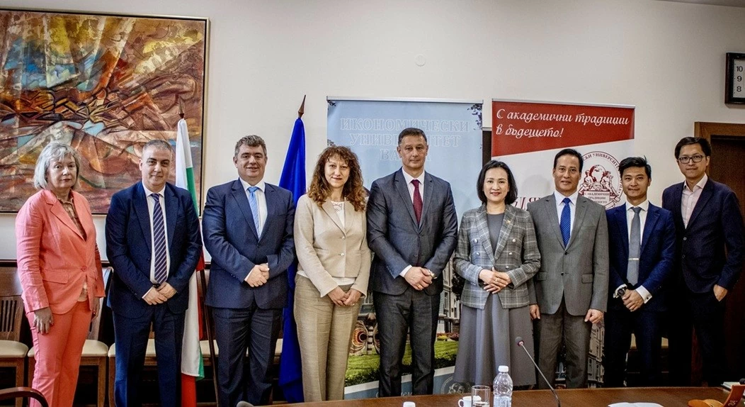 Ambassador Nguyen Thi Minh Nguyet attends international conference on nuclear energy in Varna, promoting Vietnam-Bulgaria cooperation Ambassador Nguyen Thi Minh Nguyet attends international conference on nuclear energy in Varna, promoting Vietnam-Bulgaria cooperation