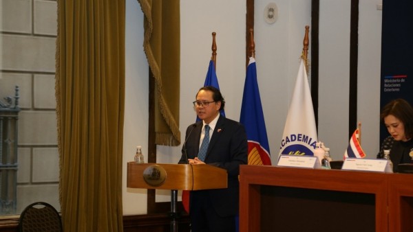 Ambassador Nguyen Viet Cuong introduces ASEAN Community’s three pillars and Vietnam–Chile relations in Santiago