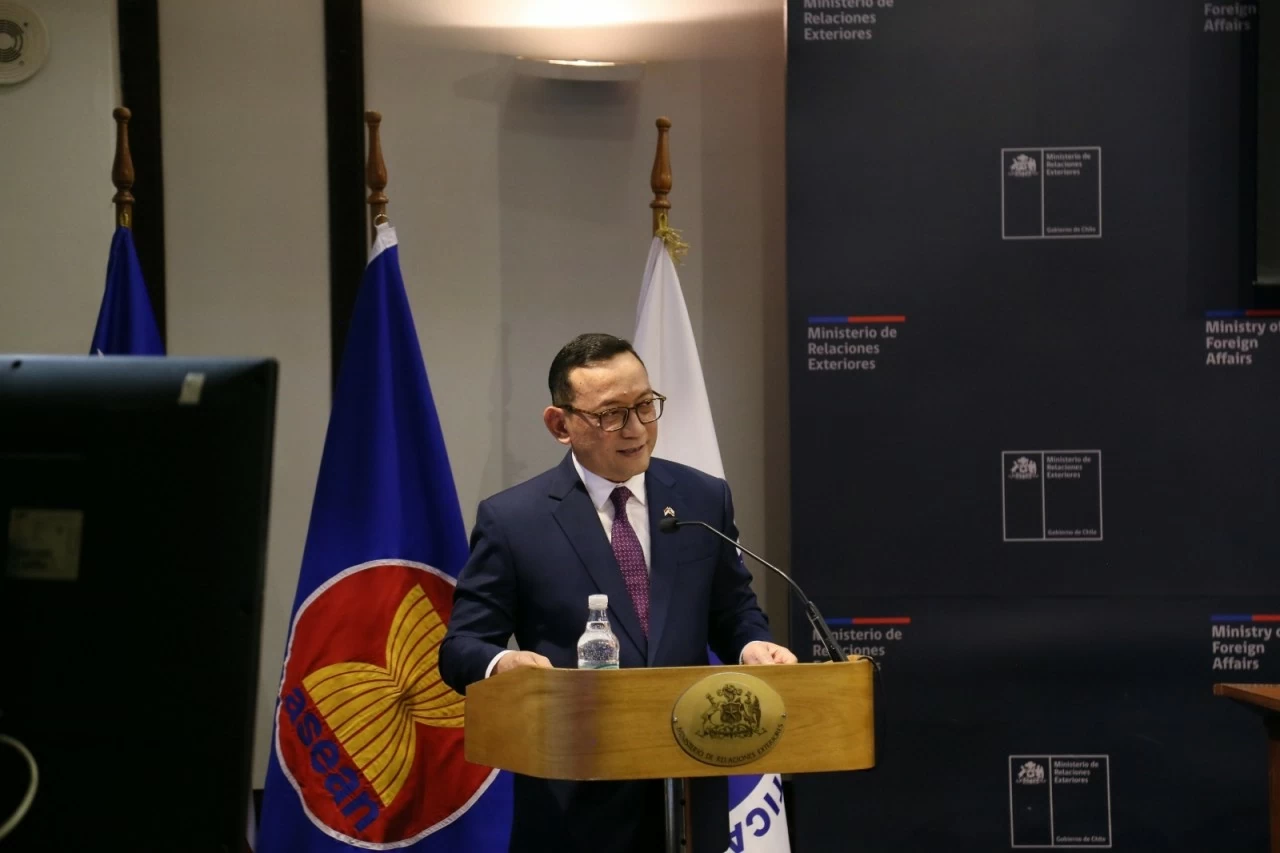 Ambassador Nguyen Viet Cuong introduces ASEAN Community’s three pillars and Vietnam–Chile relations in Santiago