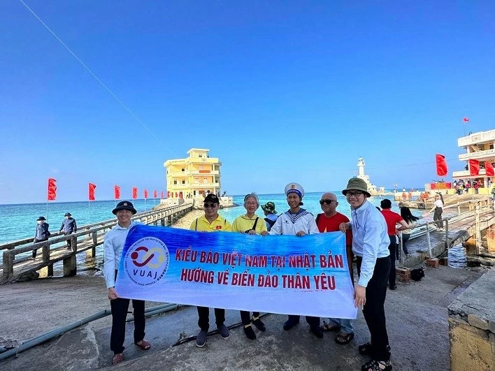 Vietnamese intellectuals realize innovation – Joining hands to build bridges Vietnamese intellectuals realize innovation – Joining hands to build bridges