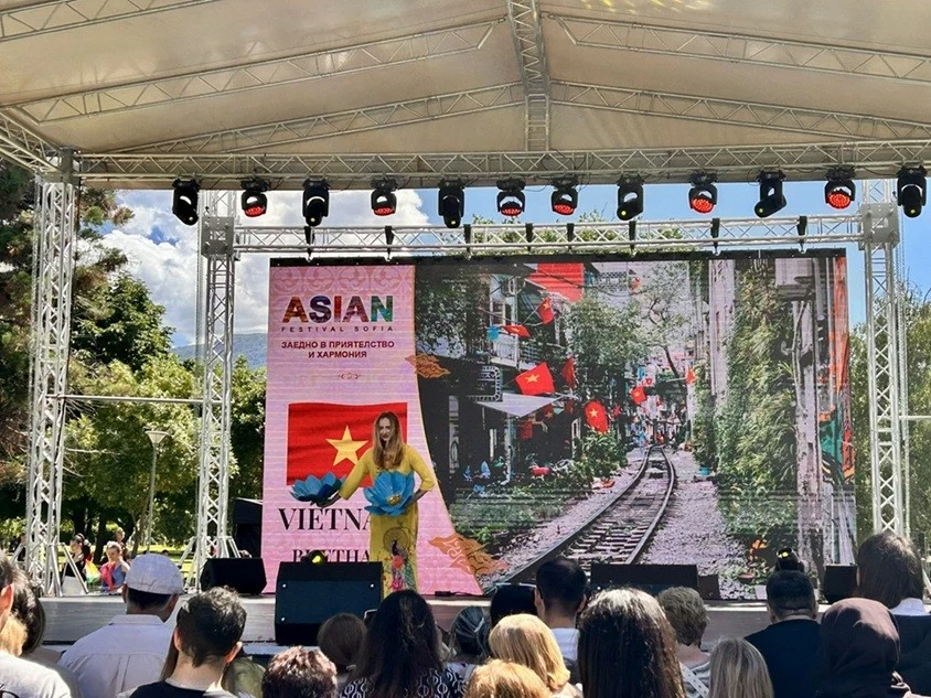 Vietnam makes strong cultural mark at 2026 Asian Festival in Sofia, Bulgaria