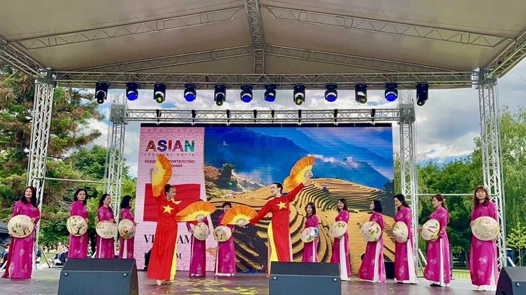Vietnam makes strong cultural mark at 2026 Asian Festival in Sofia, Bulgaria