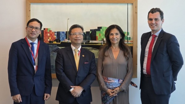 Ambassador Trinh Duc Hai has a working visit to Marseille