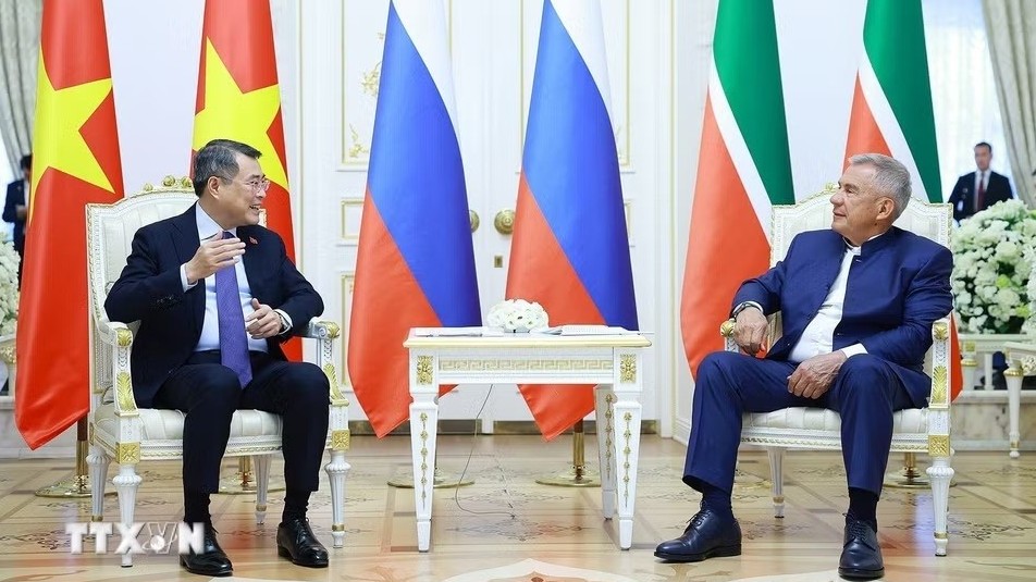 Prime Minister Le Minh Hung meets with Head of Republic of Tatarstan Rustam Minnikhanov in Kazan